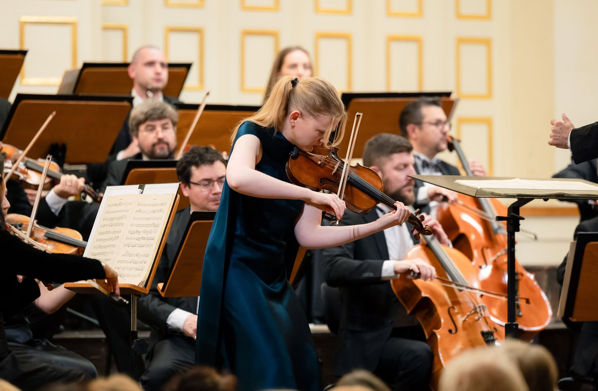 Violinist Charlotte Spruit performing at the Salzburg Mozarteum