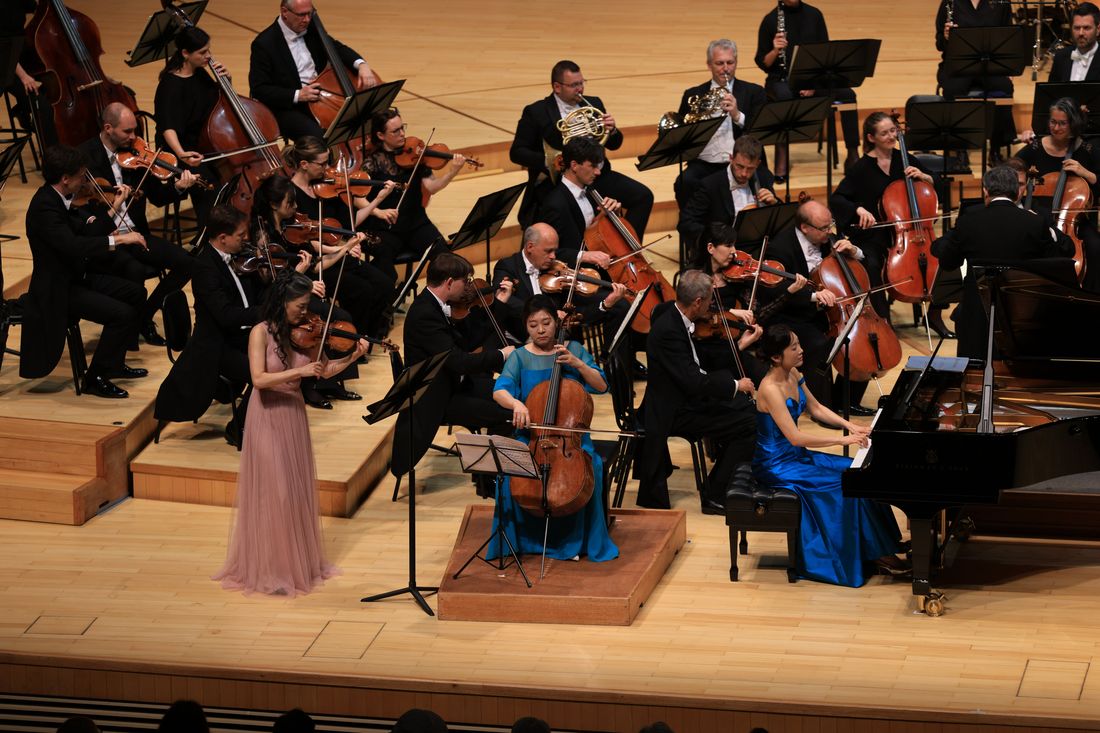 The three soloists in close dialogue with the orchestra