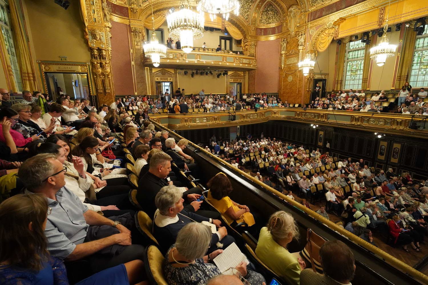 The audience in the hall of the Franz Liszt Academy